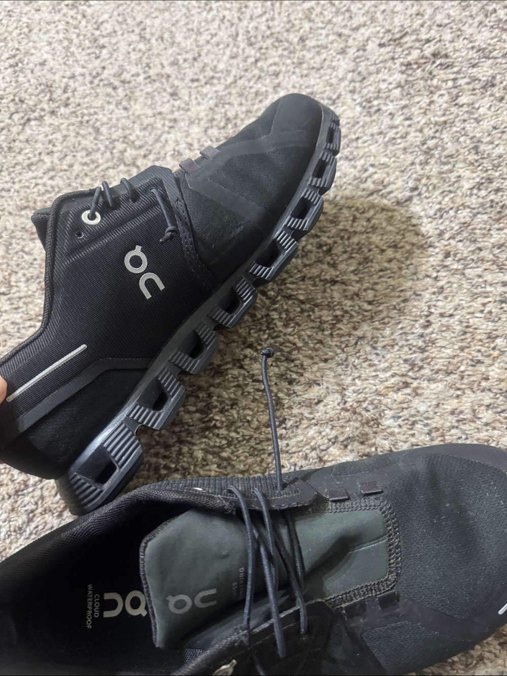 On Running Men's Black Athletic Sneakers with Subtle Gray Accents - Picture 5 of 13